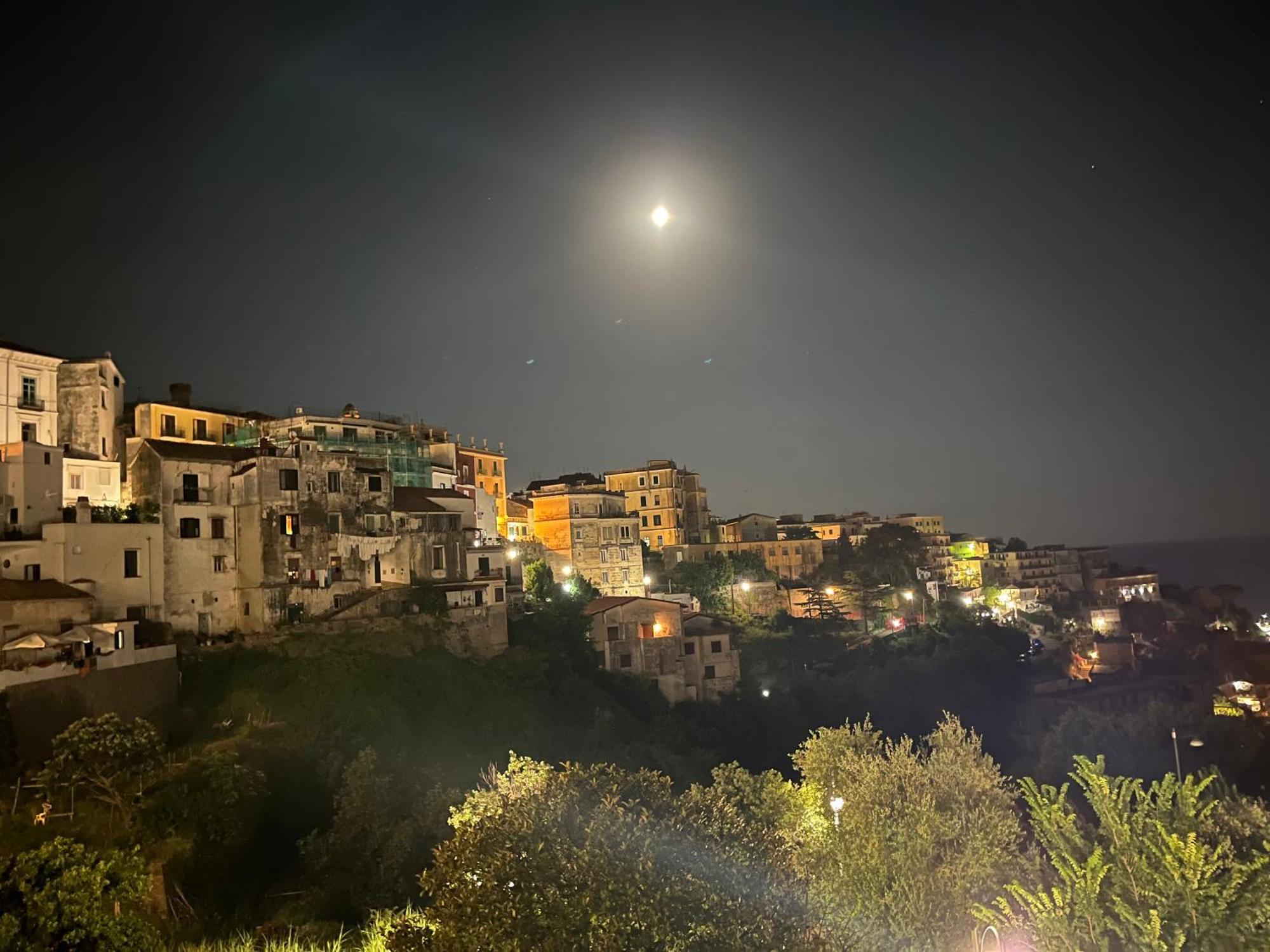 B&B Due Su Due Holiday В'єтрі Екстер'єр фото
